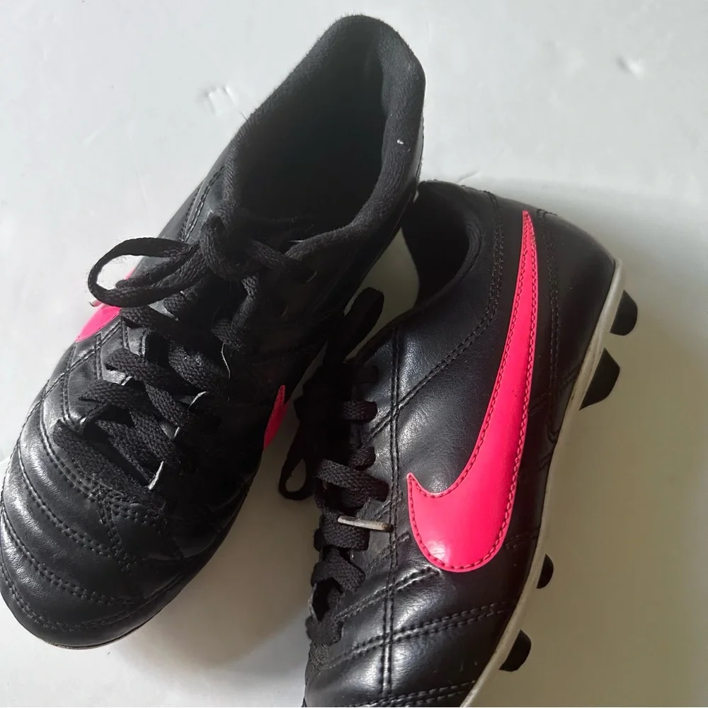 Nike Jr Chaser FG-R Pink & Black Soccer Cleats